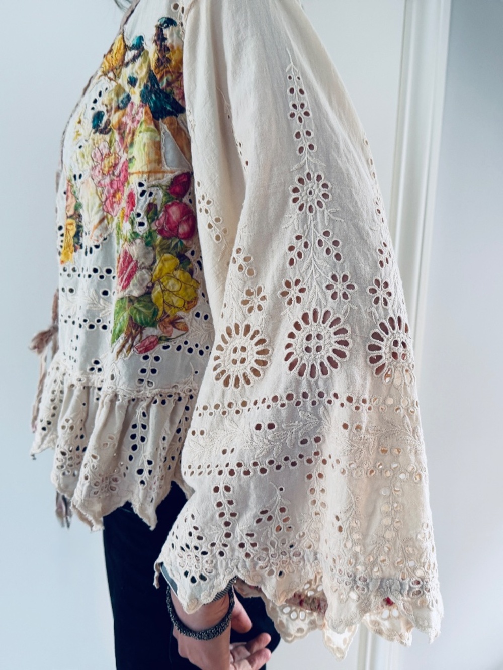 Magnolia Pearl Eyelet Lise Lotte Piano Shawl Jacket 899 Pinksalt RARE - Picture 2 of 7
